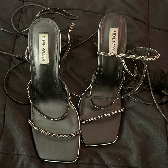 Steve Madden 10M Black Heel Shoe Silver Rhinestones Wrap Around Strap w/Tassel - Picture 1 of 9